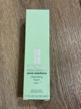 Clinique Acne Solutions Cleansing Foam